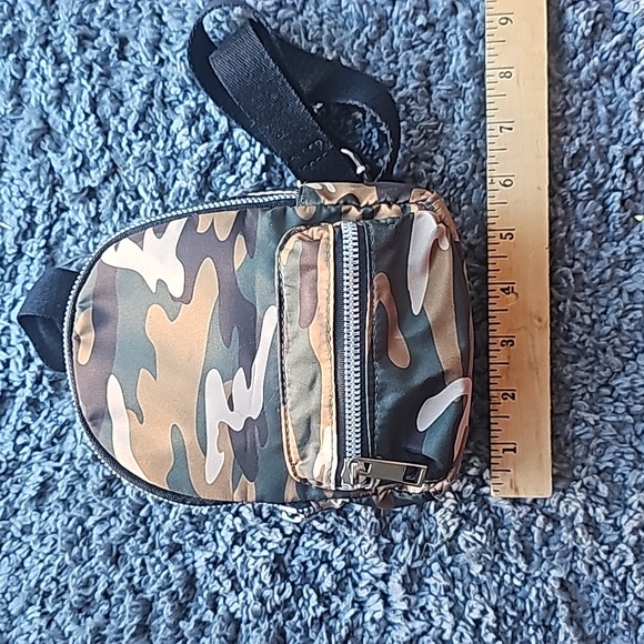 Mini Camouflage Bookbag - Picture 5 of 7